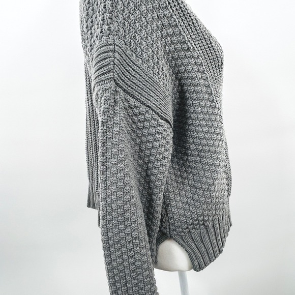 Abercrombie & Fitch Gray Chunky Knit Cropped Cardigan V Neck Button Sweater - Picture 5 of 12